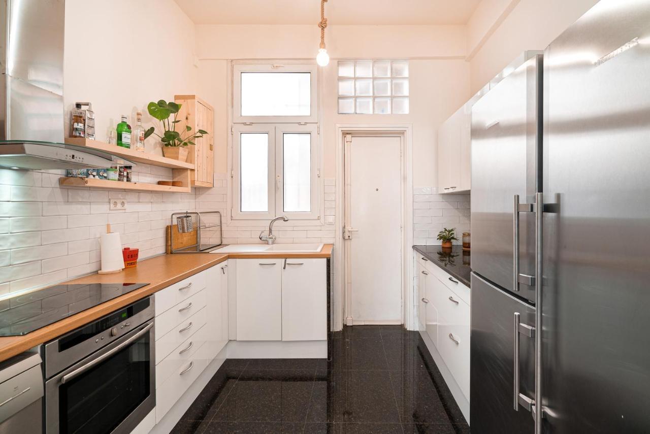 Spacious & Artistic Retro 2Bd Apt With Sauna Атина Екстериор снимка