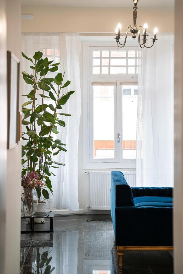 Spacious & Artistic Retro 2Bd Apt With Sauna Атина Екстериор снимка